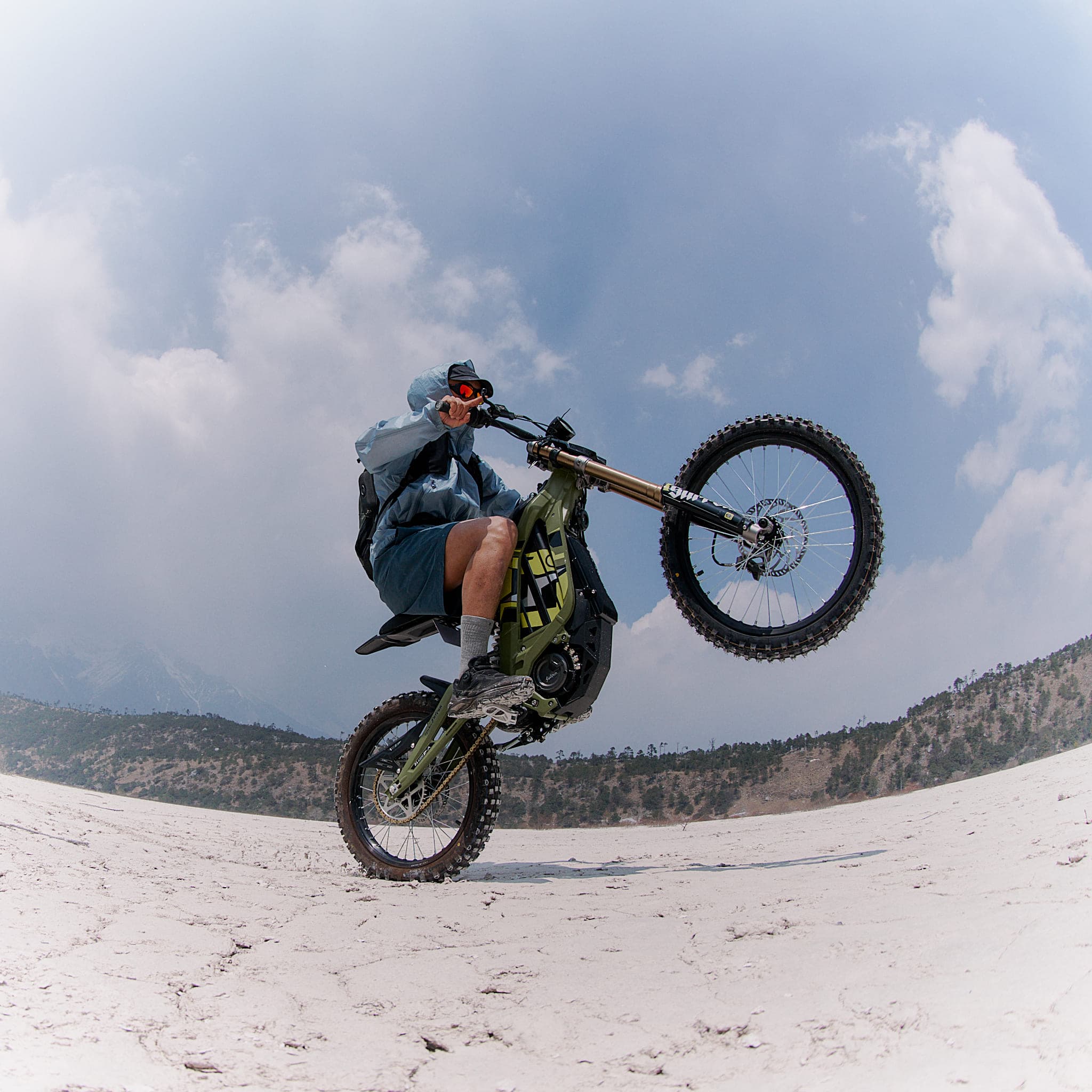 Ujęcia Sur-Ron Light Bee w terenie 3