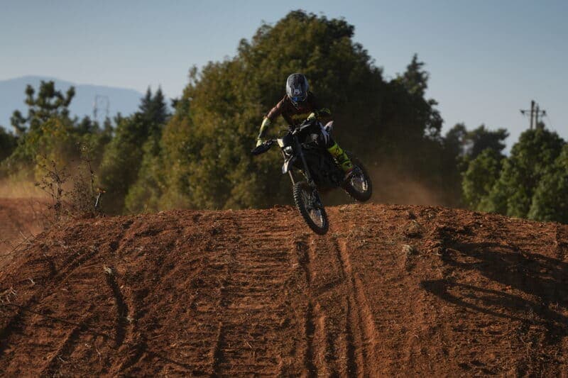 Ujęcia Sur-Ron Ultra Bee w terenie 1