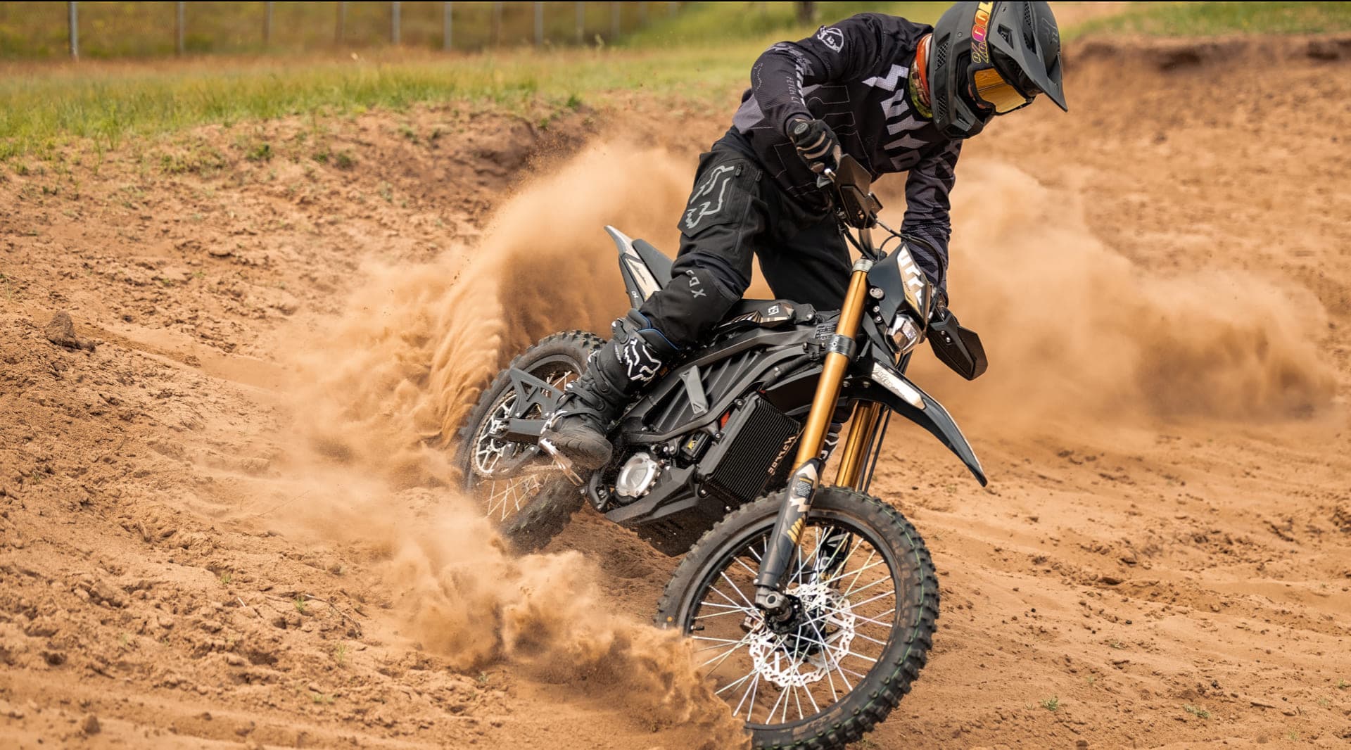 Ujęcia Sur-Ron Ultra Bee w terenie 2