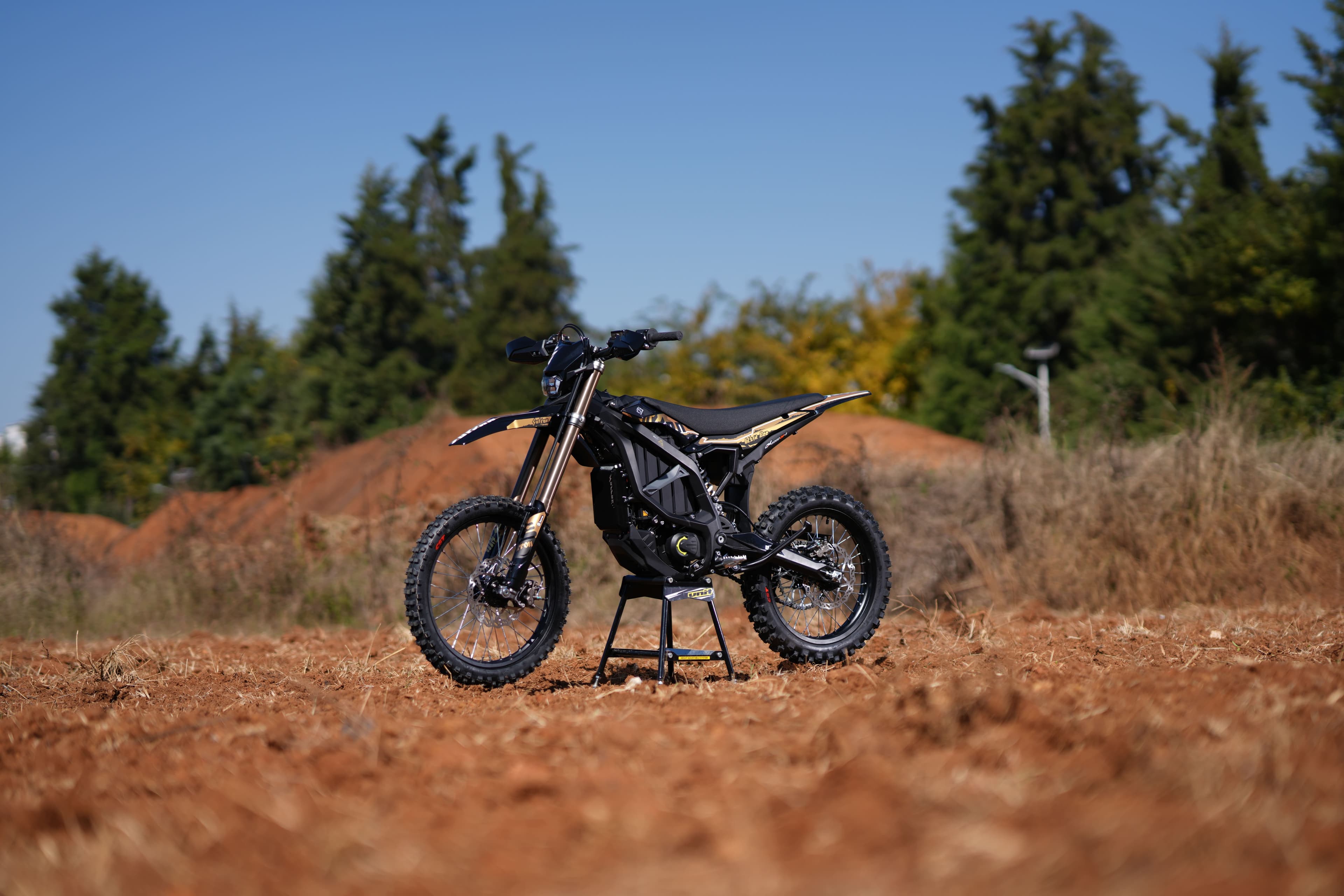 Ujęcia Sur-Ron Ultra Bee w terenie 4